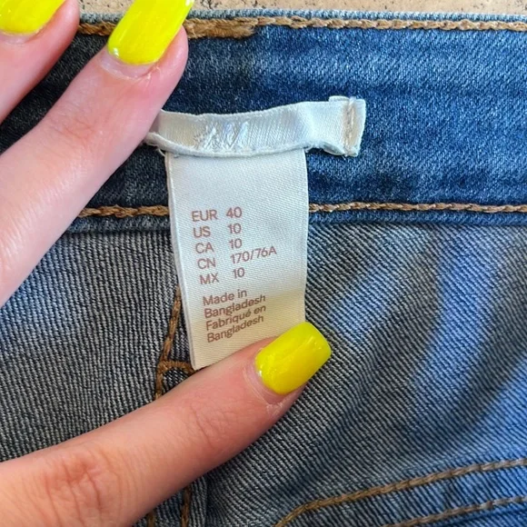 Like new jean shorts from H&M - Picture 9 of 9